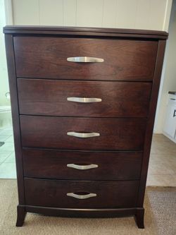 5 drawer Dresser