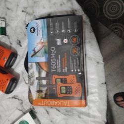 T605 H20 Walkie Talkies Motorola