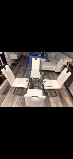 White modern dinning table with 4 chair set