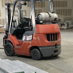 forklift Toyota 5000 lb 90 days warranty