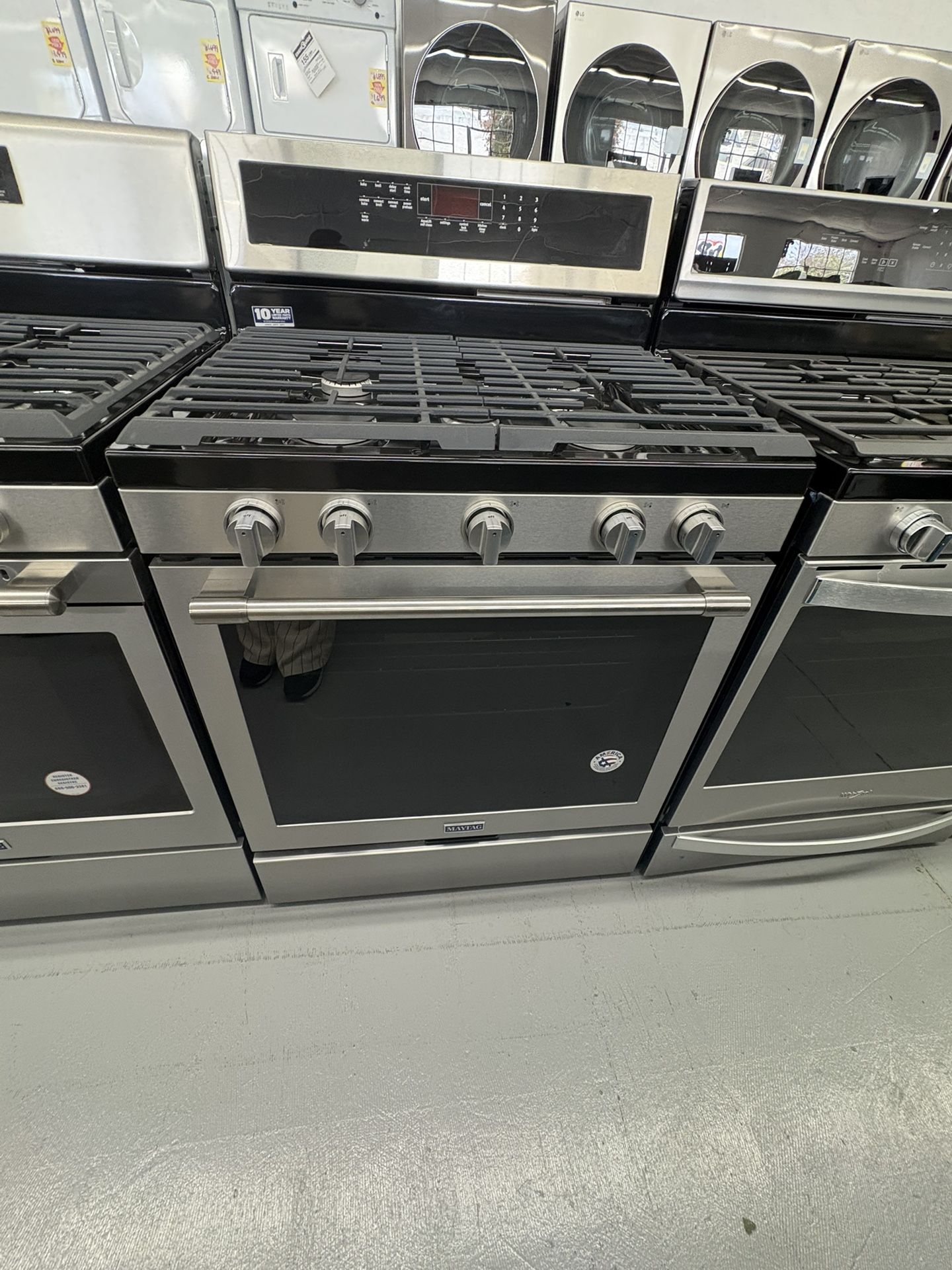 Maytag 5.8 cu. ft. Gas Range with True Convection in Fingerprint Resistant Stainless Steel