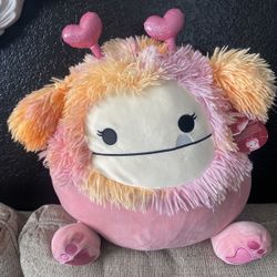 CAPARINNE THE PINK BIGFOOT VALENTINE’S DAY HEART SQUISHMALLOW 16” BIGFOOT SQUISHMALLOW BIG FOOT *READ ALL*