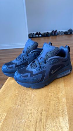 ALMOST NEW CONDITION NIKE AIR MAX size 4.5Y /6 Women