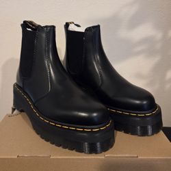 Brand new Dr Martens Black 2976 Chelsea Platform Boots Women Size 6