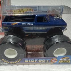 Hot Wheels Monster Trucks BIGFOOT  2019 1/24