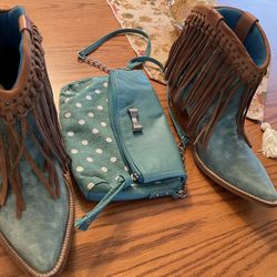 Lady’s Short Boots Size 9. They Run Small Because Of Pointed Toes 
