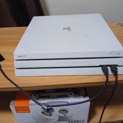 Glacier White PS4 Pro