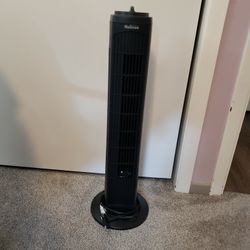 Holmes 29" Manual CleanBreeze Tower Fan