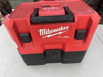 Milwaukee M12 Vacuum