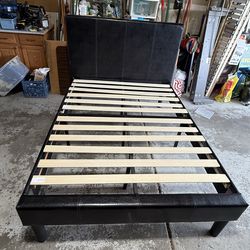 Full size platform bed