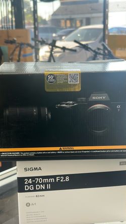 Sony a7 IV Mirrorless Camera with 28-70mm f/3.5-5.6 II