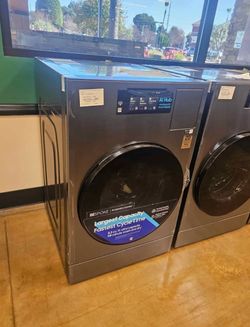 Washer and dryer in 1 Samsung bespoke ventless 110 regular plug