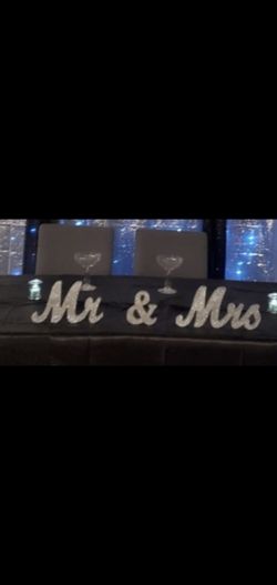 Mr. & Mrs. Wedding Table Decor