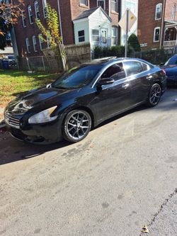 2010Nissan Maxima Black Sedan with wheels