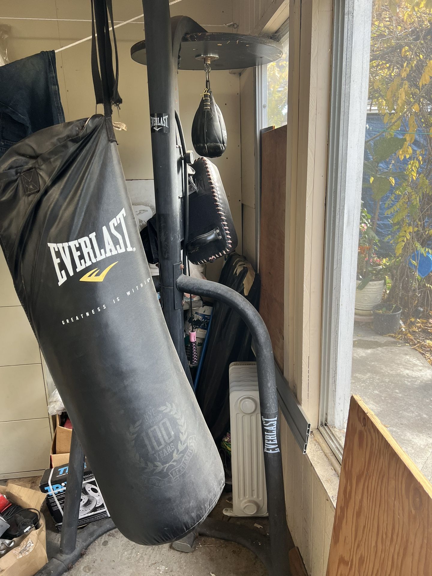 Everlast Dual Station Heavy Bag Stand, Black Steel