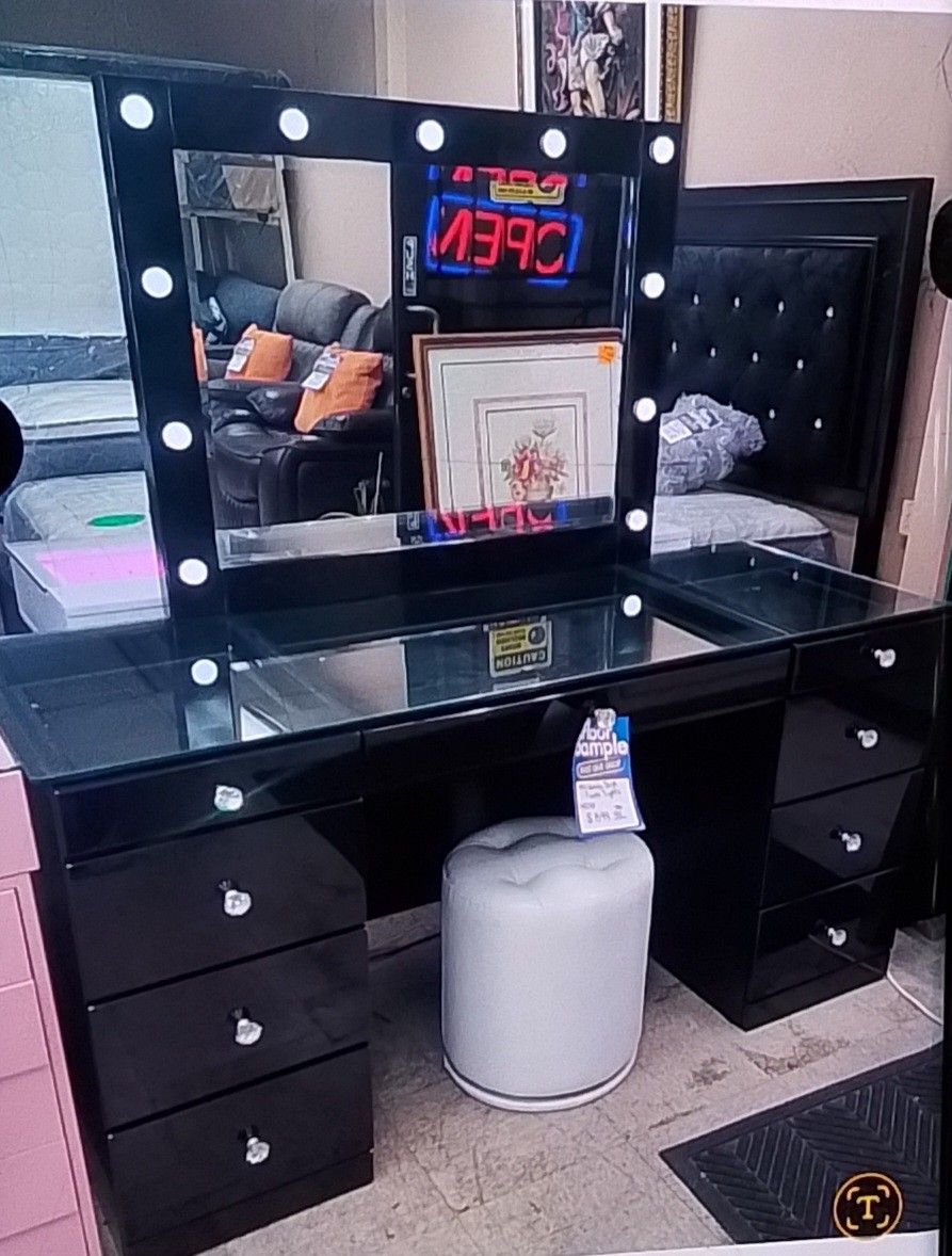 Special New Vanity Desk With Lights Sample Floor Only $700