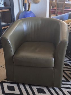 Green Bucket Swivel Chair