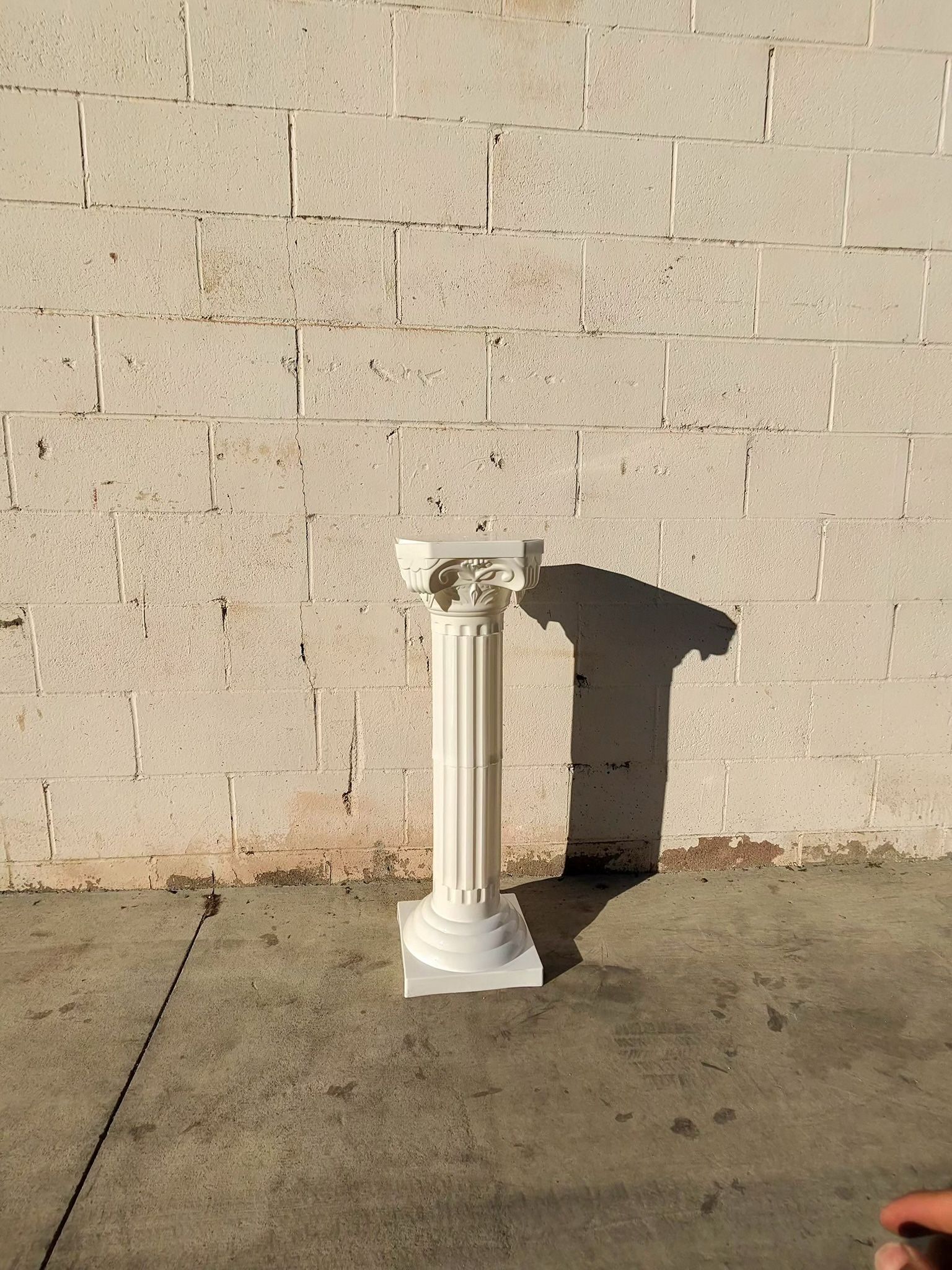 4 Piece Set Roman Pedestal Gold And White