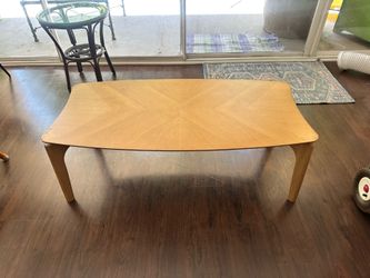 Modern Oak Coffee Table – Beautiful Wood Grain – $175 OBO