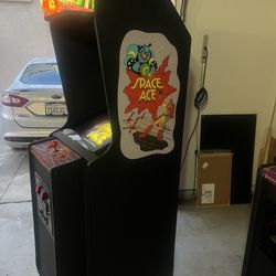 Beautiful Space ace Arcade Machine With Upgraded Pioneer Laser Player 