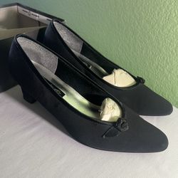 Night Life women’s black demi heel dress pumps.