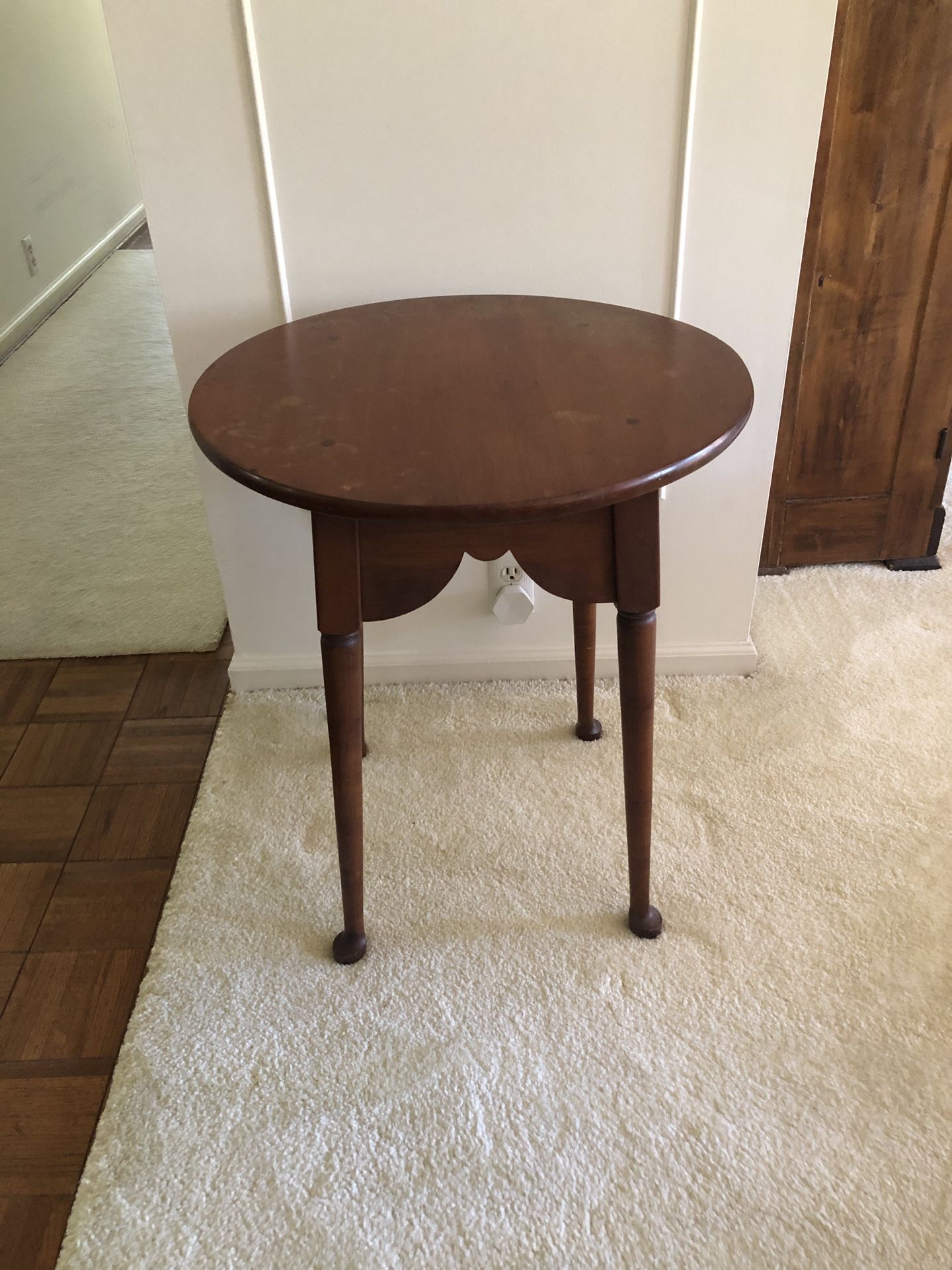 Round Wood Antique Side Table 22"