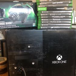 XBOX 1 W/12 Games & Charger Base