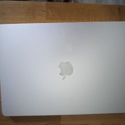 MacBook M4 15”