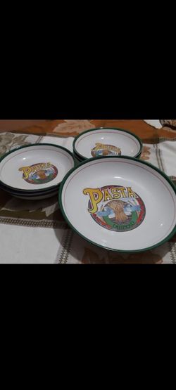 Pasta bowl set.