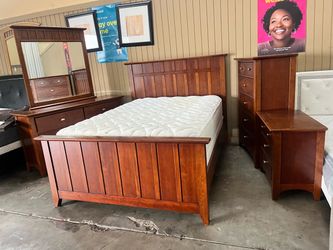 Cherry Wood Bedroom Set with Dresser and Chest queen