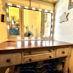 Vintage Vanity Makeup Desk