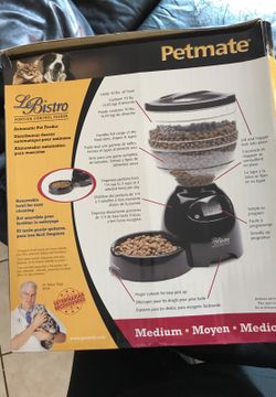 Petmate® Le Bistro Portion Control Pet Feeder