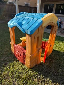 Step2 plastic children’s playhouse