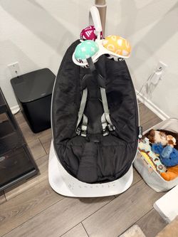 4moms MamaRoo Baby Swing.