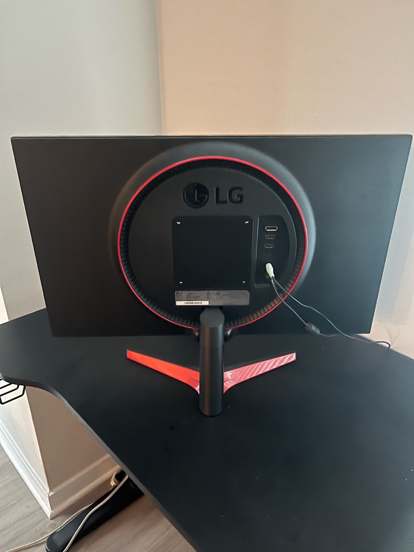 LG gaming Monitor With Speakers