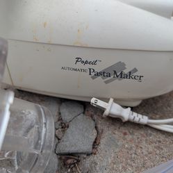 Automatic pasta maker