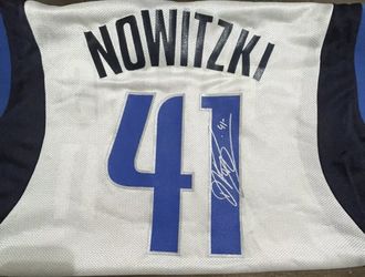 Dirk Nowitzki signed jersey Autographed Dallas Mavericks