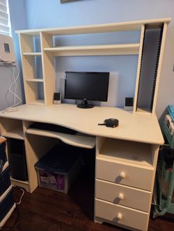Computer desk