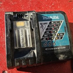 Makita Charger