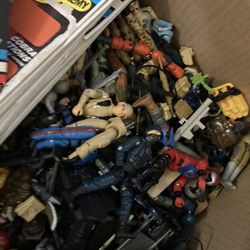 Collector seeking vintage old GI Joe toys dolls and action figures accessories 1960s 70s 80s g.i. Joes toy figure doll collector collectibles ARAH 