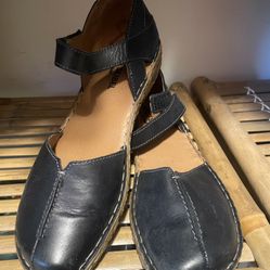 Pair Of Joseph Seibel /Rosalie 42 navy Colored Leather Shoes…..Never Worn!