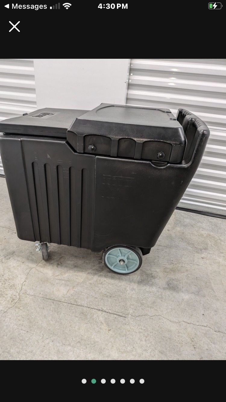 125lb Choice Ice Chest!!