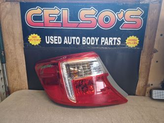 12 14 Toyota Camry LH Tail Light Halogen OEM.