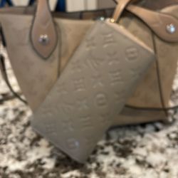 Cute Crossbody And Zippy Wallet Bundle 