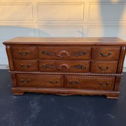 8 drawers Dresser