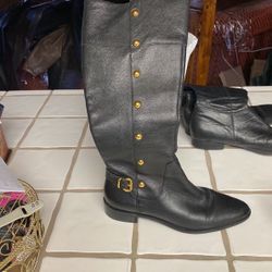 Nice Pair Of Women’s Michael Kors Leather Boots