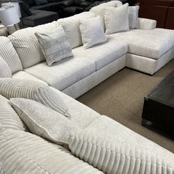 Gorgeous Stunning Cozy Sectional!