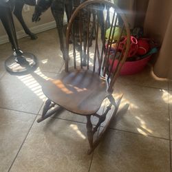 Small Wooding Rocking Chair 