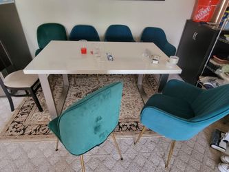 White Dining table and 6 Chairs