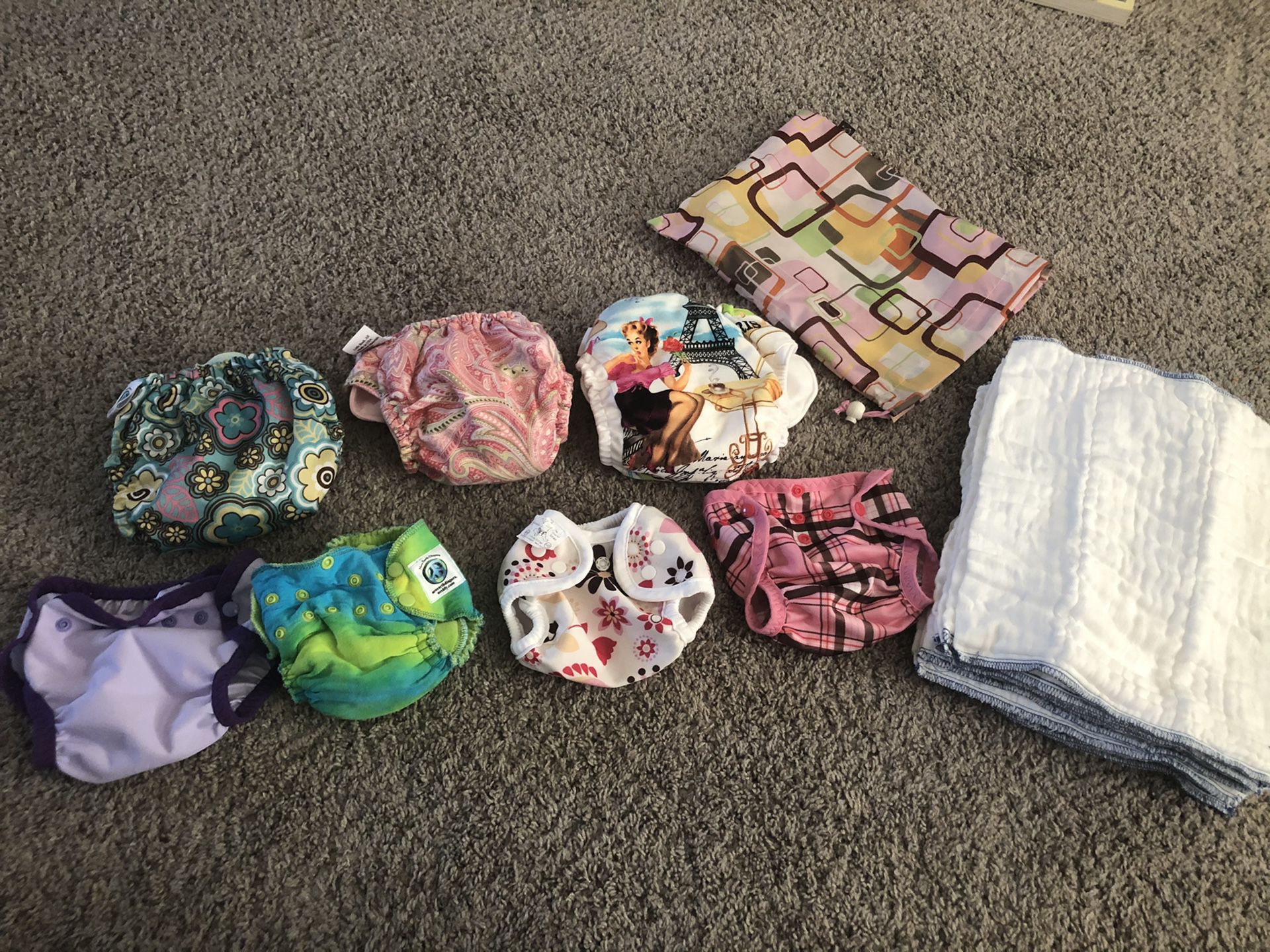 CLOTH DIAPERS SIZE NEWBORN/INFANT